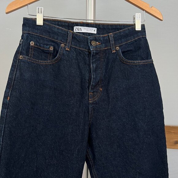 Zara High Rise Button Fly Straight Cropped Raw Hem Denim Jeans Dark Wash Sz 4‎ - Picture 2 of 13